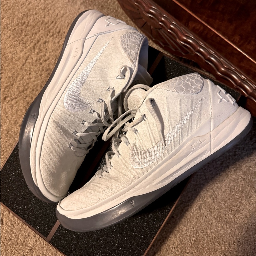 Kobe AD MID “Grey”